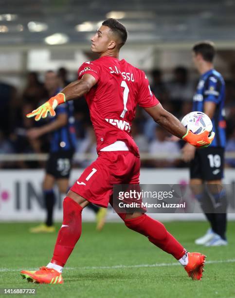 Juan Musso of Atalanta BC in actio during the Serie A match between Atalanta BC and AC Milan at Gewiss Stadium on August 21, 2022 in Bergamo, .
