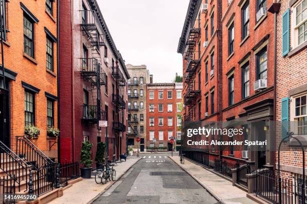 residential street in west village, new york city, usa - distrito residencial fotografías e imágenes de stock