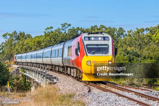 queensland rail's "spirit of queensland" near townsville. - railway bridge stockfoto's en -beelden