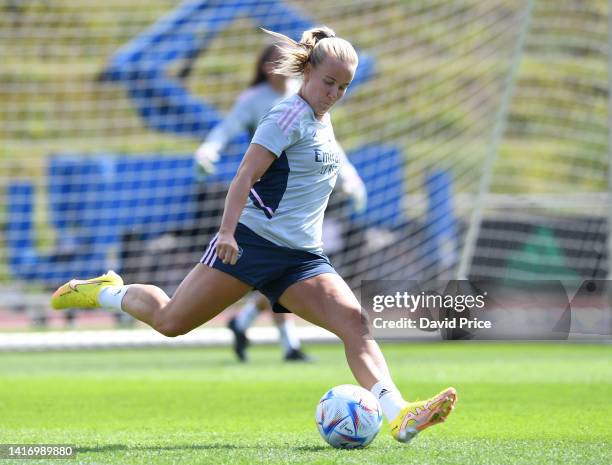 Beth Mead of Arsenal during the Arsenal Women's Pre Season training session at Adidassler Sportplatz on August 22, 2022 in Herzogenaurach, Germany.