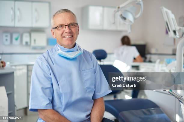 dentist portrait - tandartsassistent stockfoto's en -beelden