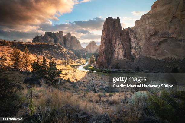 scenic view of landscape against sky during sunset,smith rock state park,united states,usa - smith rock state park stockfoto's en -beelden