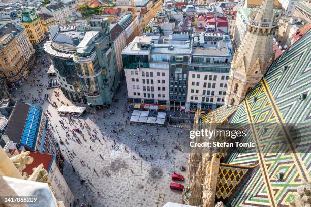 vienna downtown skyline with stephansdom cathedral high angle view - st stephens cathedral vienna imagens e fotografias de stock