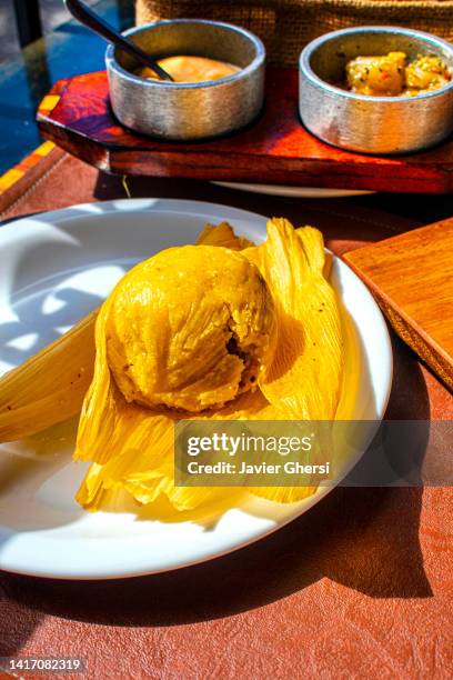 tamal (typical argentine food) - tamal de maíz fotografías e imágenes de stock