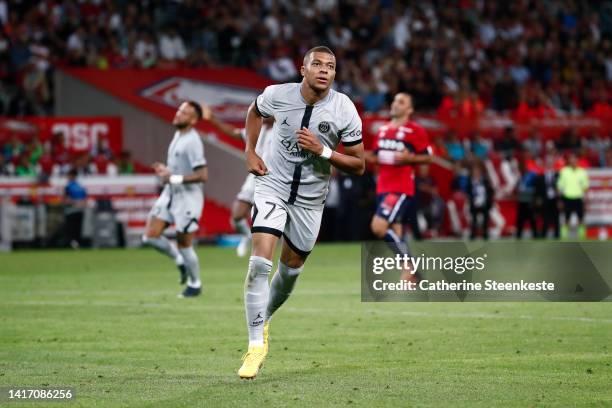 Kylian Mbappe of Paris Saint-Germain celebrates his goal during the Ligue 1 match between Lille OSC and Paris Saint-Germain at Stade Pierre Mauroy on...