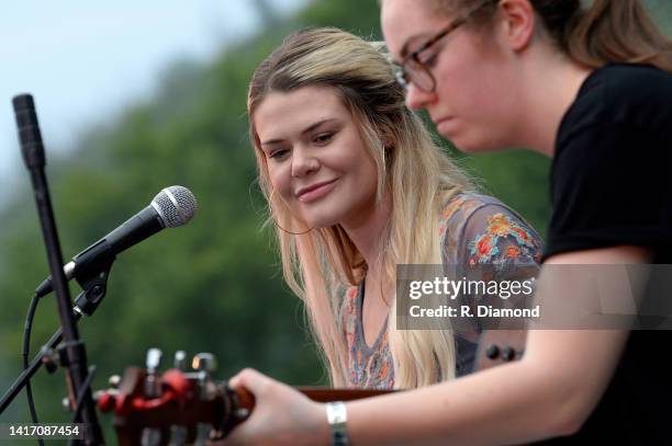 Anna Laughlin Anna Laughlin Photos and Premium High Res Pictures - Getty Images