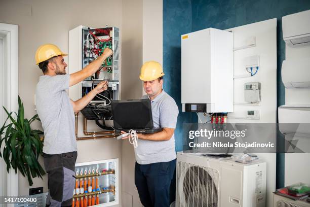 servizi tecnici condizionatori esterni ac - generatore elettrico foto e immagini stock