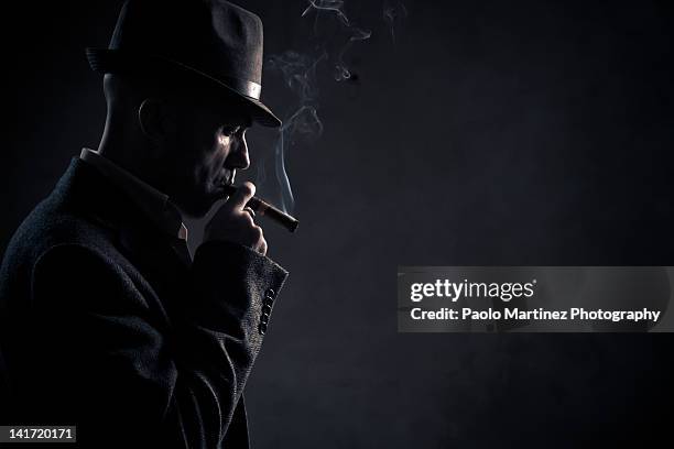 boss smoking, gangster - mob stockfoto's en -beelden