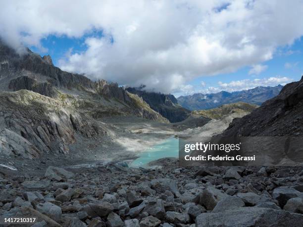 glacial lagoon, alpine scree and rubble at the mouth of tiefengletscher (tiefen glacier) along the famous "nepali highway" in switzerland - glacier lagoon stock pictures, royalty-free photos & images