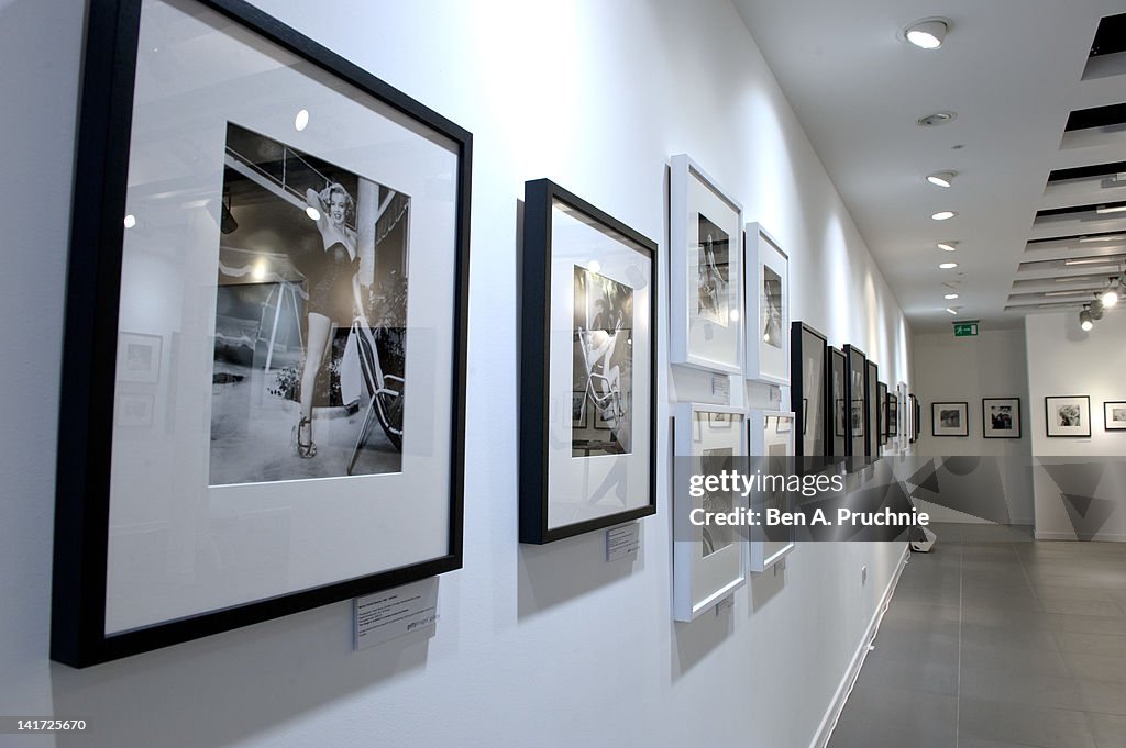 To Mark The 50th Year Since The Death Of Marilyn Monroe, Getty Images Displays Rare Images And Dresses Worn By The Icon