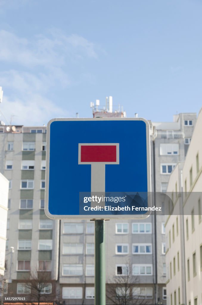 Traffic sign cul-de-sac