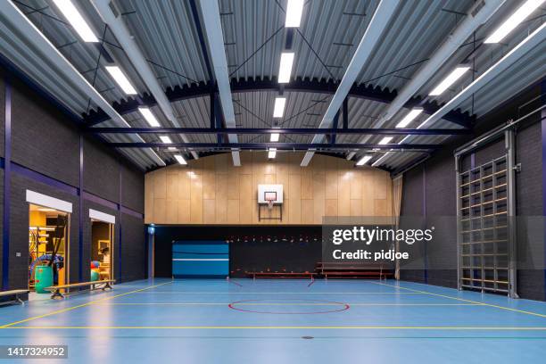 school-fitnessraum - turnhalle stock-fotos und bilder