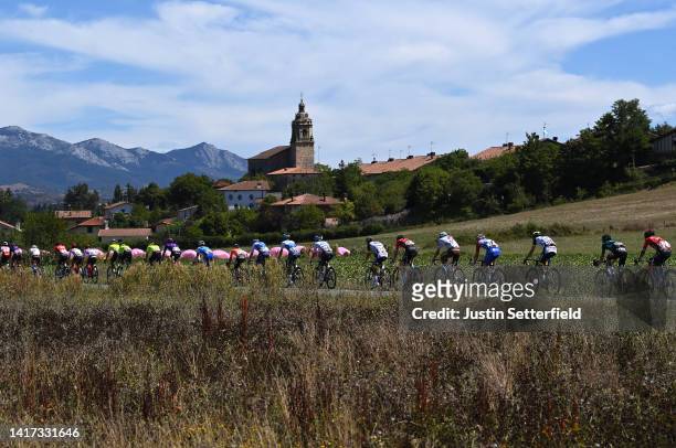 General view of the peloton competing during the 77th Tour of Spain 2022, Stage 4 a 152,4km stage from Vitoria-Gasteiz to Laguardia 627m /...
