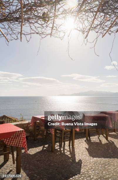 outdoor table in a greek taverna - monemvasia stockfoto's en -beelden