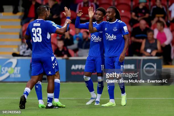 Demarai Gray of Everton celebrates his goal with Alex Iwobi and Salomon Rondon during he Carabao Cup Second Round match between Fleetwood Town and...