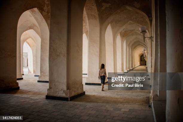 white-washed archway surrounding the courtyard of po-i-kalan mosque, bukhara - heritage hall stock pictures, royalty-free photos & images