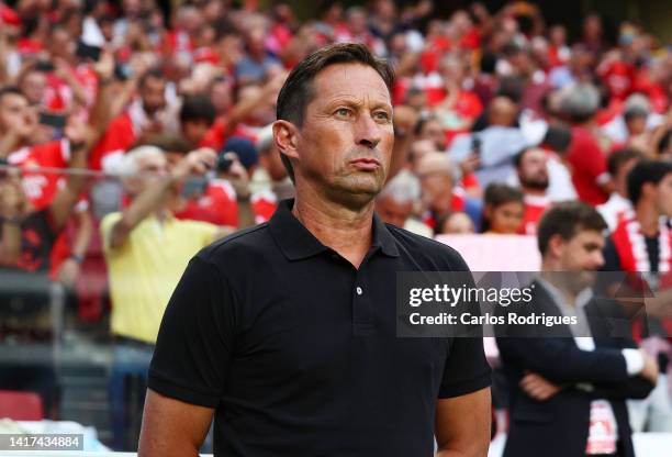 Roger Schmidt, head coach of SL Benfica looks on during the UEFA Champions League Play-Off Second Leg match between SL Benfica and Dynamo Kyiv at...