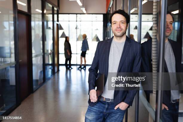 portrait of aboriginal australian creative - schepping stockfoto's en -beelden