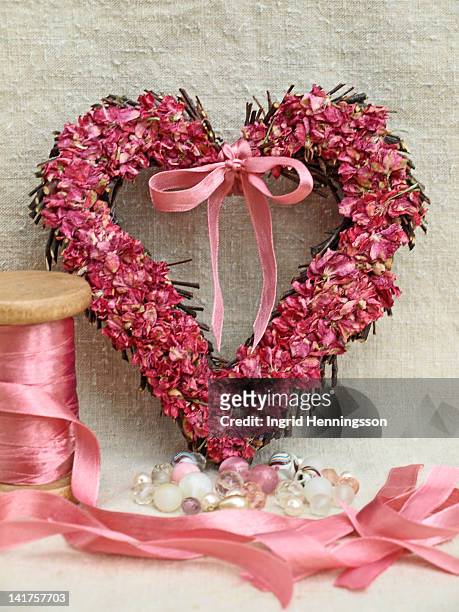 pink heart shaped wreath - ingrid henningsson stock pictures, royalty-free photos & images