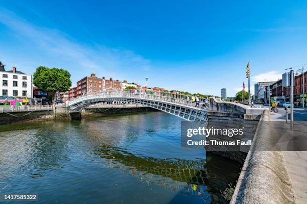 ha'penny bridge in dublin - dublin street stock pictures, royalty-free photos & images