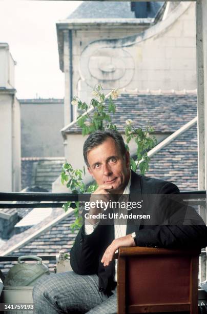 American writer Edmund White poses during a portrait session held on June 25, 1986 in Paris, France.