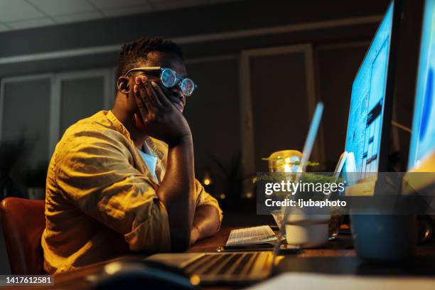 5,605 Guy Frantic On Computer Stock Photos, High-Res Pictures, and ...