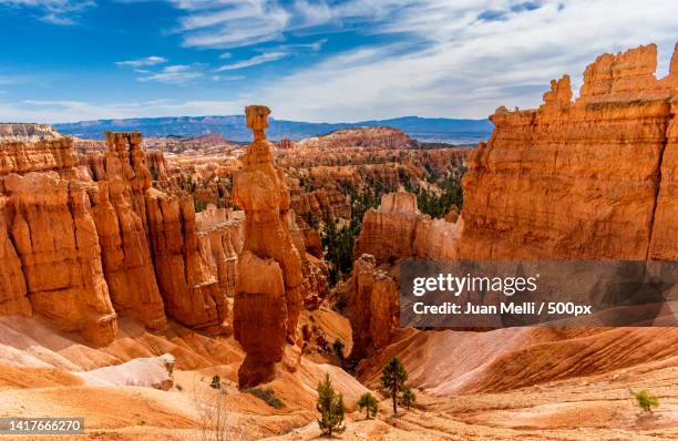 panoramic view of rock formations against sky,bryce canyon national park,utah,united states,usa - pináculo formação rochosa - fotografias e filmes do acervo