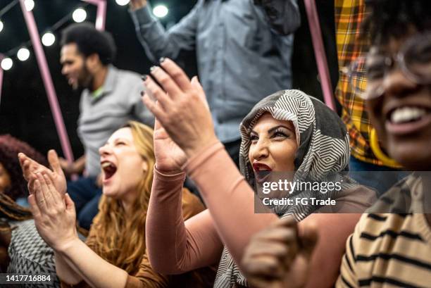 Freinds Clapping Woman Clapping Photos and Premium High Res Pictures - Getty Images