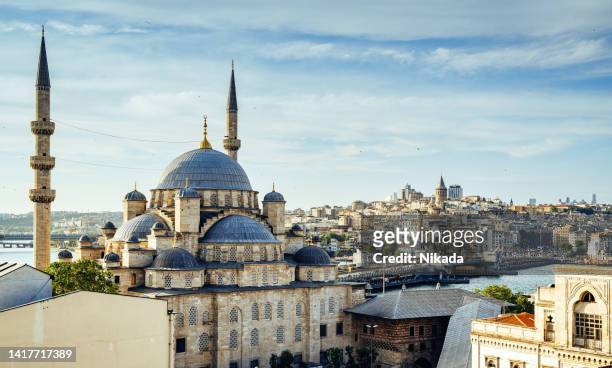 vista sullo skyline di istanbul con la torre di galata - moschea blu istanbul foto e immagini stock