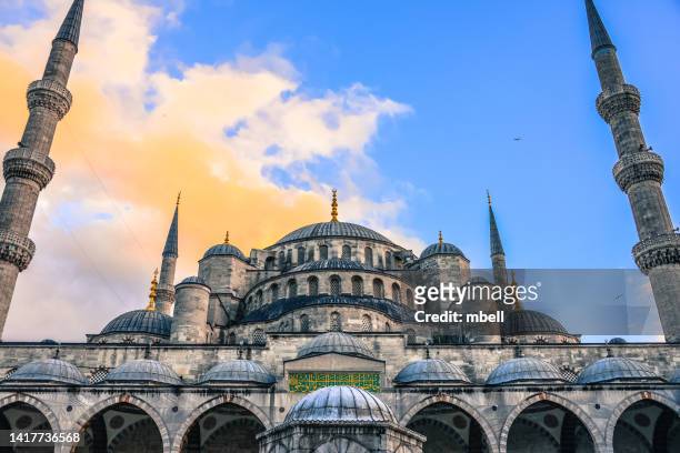 blue mosque - sultan ahmed mosque - istanbul turkey - sultanahmet viertel stock-fotos und bilder