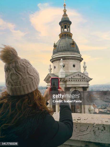 tourist taking pictures of saint stephen cathedral, budapest, hungary - budapest winter stock pictures, royalty-free photos & images