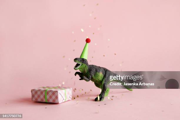 toy dinosaur with birthday gift - birthday concept bildbanksfoton och bilder