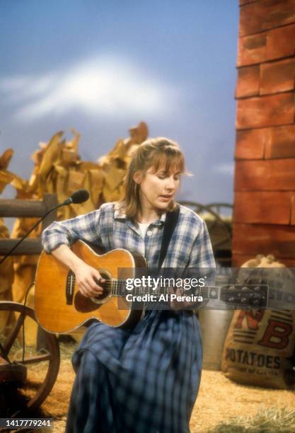 Iris DeMent performs at a music video filming on May 10, 1994 in New York City.