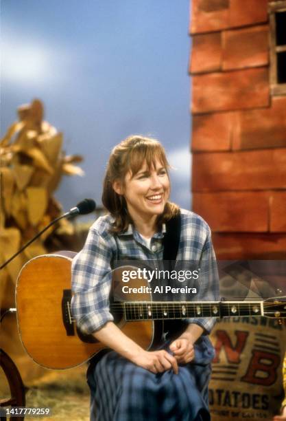 Iris DeMent performs at a music video filming on May 10, 1994 in New York City.