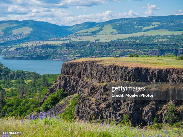 mosier plateau trail - or - plateau ストックフォトと画像