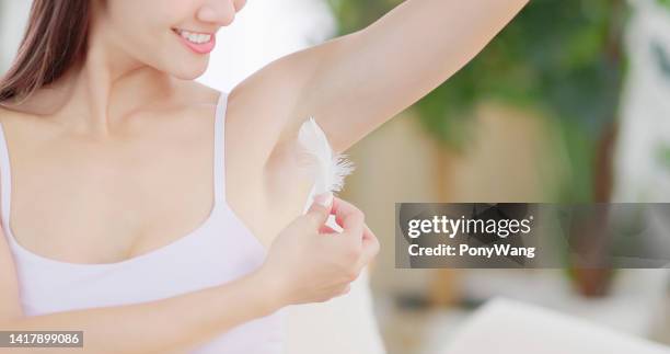 girl touching her armpit - wax figure stockfoto's en -beelden