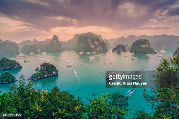 aerial view of sunset and dawn near rock island, halong bay, vietnam, southeast asia. unesco world heritage site. junk boat cruise to ha long bay. - halong bay stockfoto's en -beelden