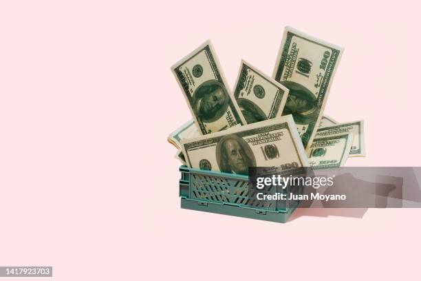 novelty dollar banknotes in a plastic crate - tax fraud 個照片及圖片檔