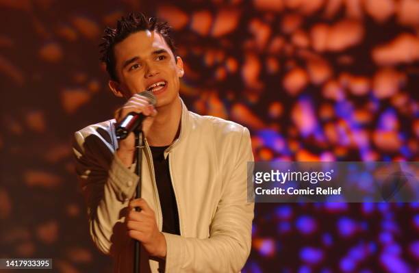 British singer and runner up of Pop Idol, Gareth Gates performs on the night of TV for Sports Relief 2002.