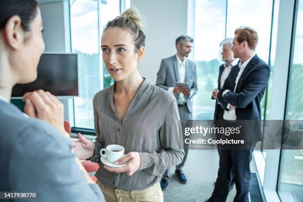 businesswomen attending a meeting - meet and greet stock-fotos und bilder