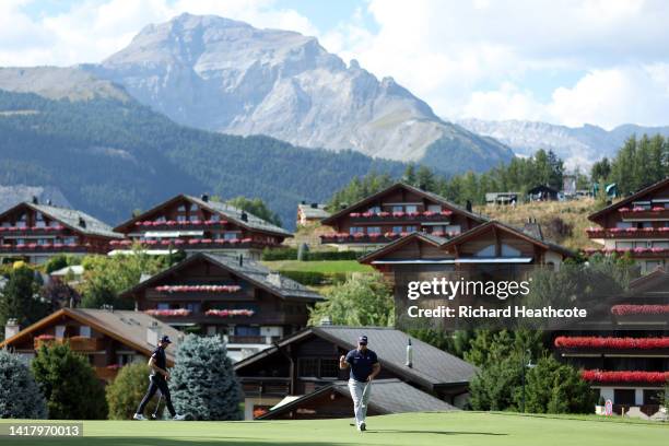 Ryan Fox of New Zealand putts on the 14th green during Day One of the Omega European Masters at Crans-sur-Sierre Golf Club on August 25, 2022 in...