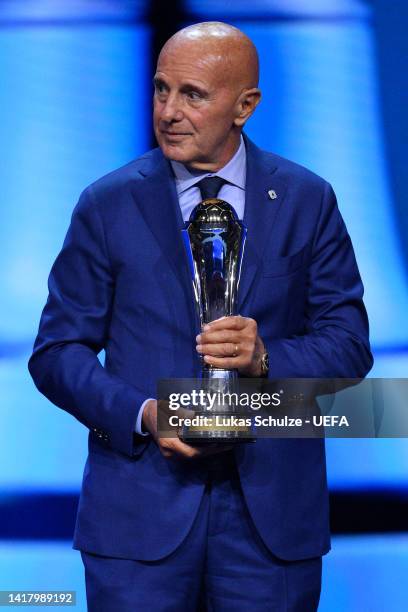 Arrigo Sacchi holds the UEFA President's Award Trophy during the UEFA Champions League 2022/23 Group Stage Draw at Halic Congress Centre on August...