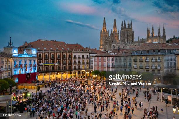 burgos, spain cathedral and plaza mayor at twilight - castilla y leon stock pictures, royalty-free photos & images