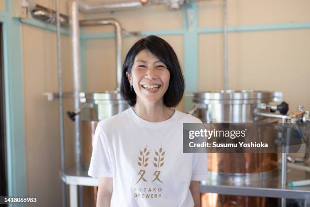 female owner and young male brewer brewing beer in a microbrewery. - 日本人　笑顔　女性 ストックフォトと画像