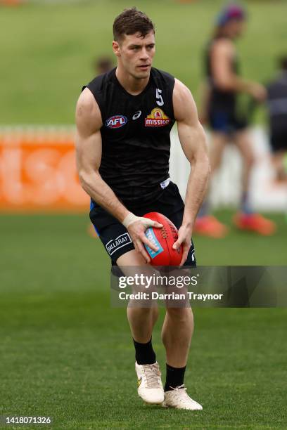 Josh Dunkley runs with the ball during a Western Bulldogs AFL training session at ETU Stadium on August 26, 2022 in Melbourne, Australia.