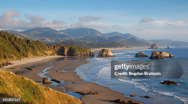 cannon beach - cannon beach imagens e fotografias de stock