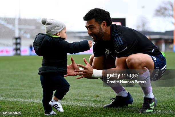 Richie Mo'unga of the All Blacks picks up his son Marley Mo'unga during the New Zealand All Blacks Captain's Run at Orangetheory Stadium on August...