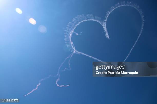 skywriting heart - skywriting stock pictures, royalty-free photos & images