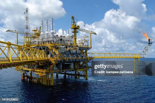 Platform Rig Uk Offshore Platform Drilling Rig Photos and Premium High Res Pictures ...