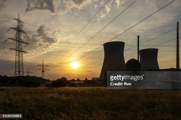 nuclear power plant gundremmingen at sunset (bavaria, germany) - nuclear plant stock-fotos und bilder